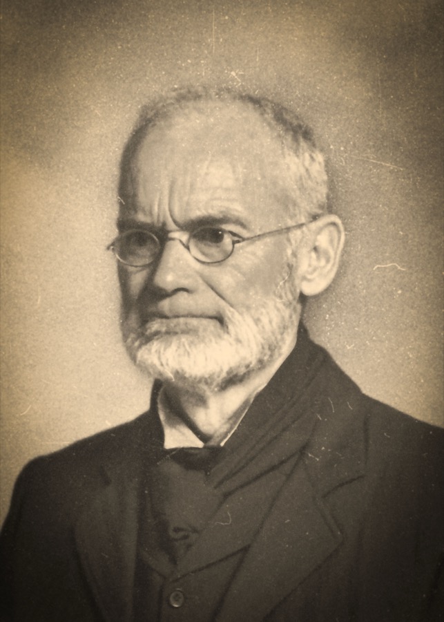 Portrait of founder Darius Belhor